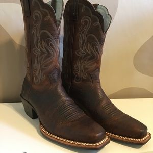 Ariat Square Toe Brown Leather Western Boots - Women’s size US 7.5B